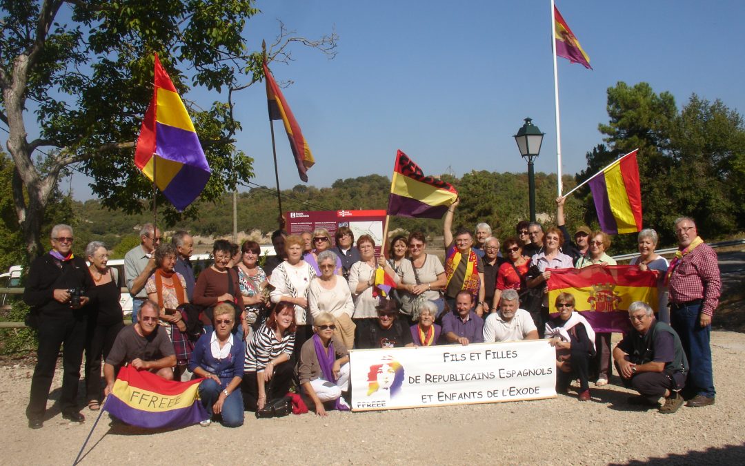 Visita de la asociación de hijos e hijas de republicanos españoles e infantes del éxodo (FFREEE) de Argelès sur-mer en el memorial del ejército popular de Pujalt